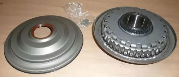 Zestaw sprzęgła (3 części) 302053298R Renault (RVI)