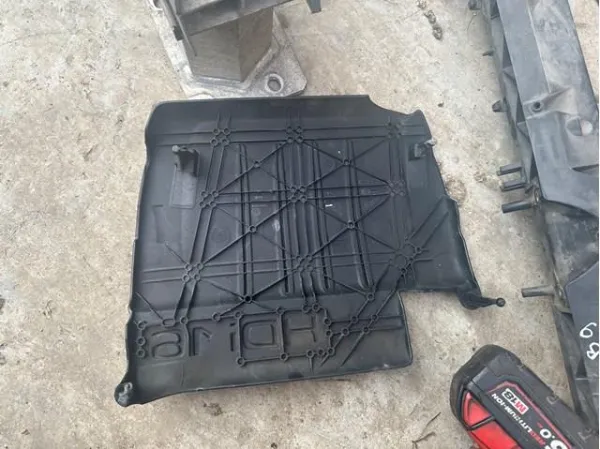 Pokrywa silnika dekoracyjna Peugeot 407 SW 6E