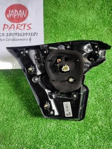 Lampa zespolona tylna prawa wewnętrzna 81580F4021 Toyota