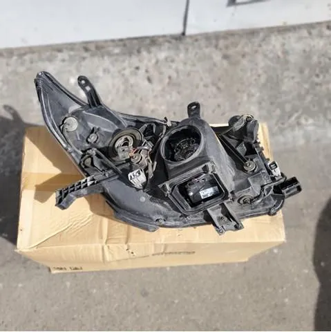 Reflektor lewy 8118560M00 Toyota