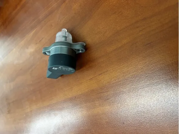 Regulator ciśnienia paliwa w listwie paliwowej 281002750 Bosch