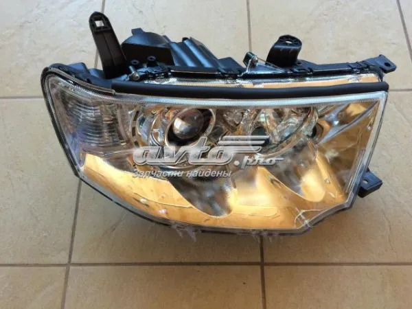 Reflektor prawy 8301B622 Mitsubishi