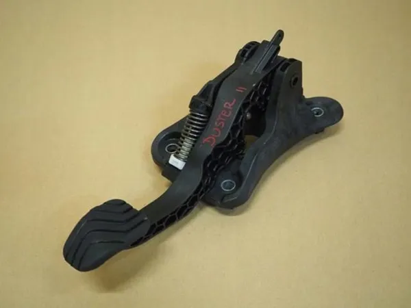 Pedał sprzęgła Dacia Duster HM