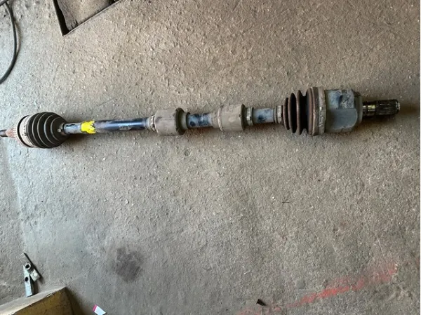 Półoś napędowa przednia prawa 495013S251 Hyundai/Kia