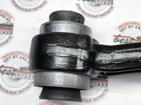 Wahacz zawieszenia przedniego dolny prawy LR171072 Land Rover