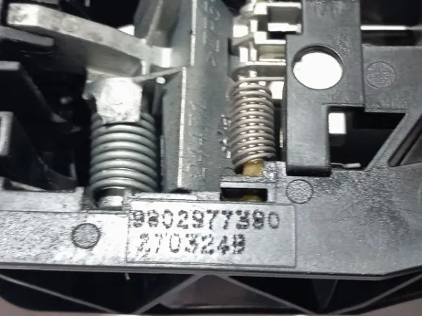 Pałąk zewnętrznej klamki drzwi tylnych lewych 9802977380 Fiat/Alfa/Lancia
