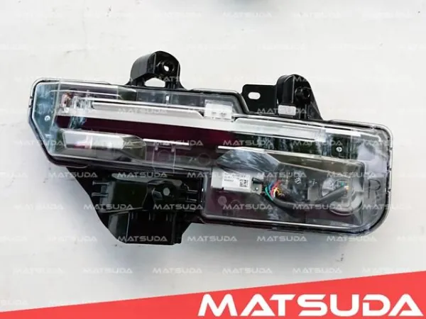 Lampa przeciwmgielna lewa DFR551070A Mazda