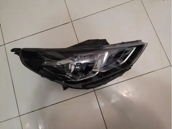 Reflektor prawy 92102G4510 Hyundai/Kia