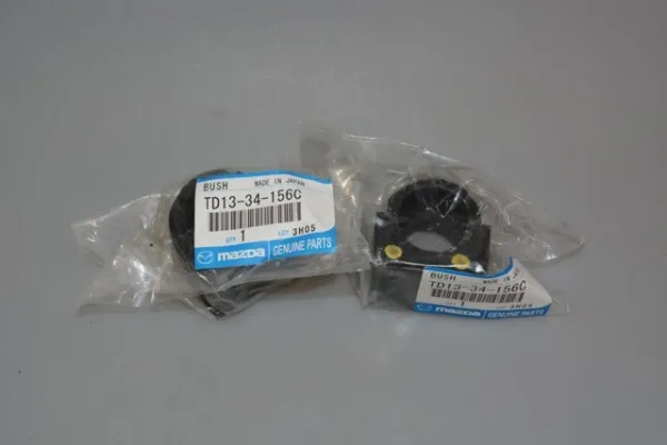 Tuleja stabilizatora przedniego TD1334156C Mazda