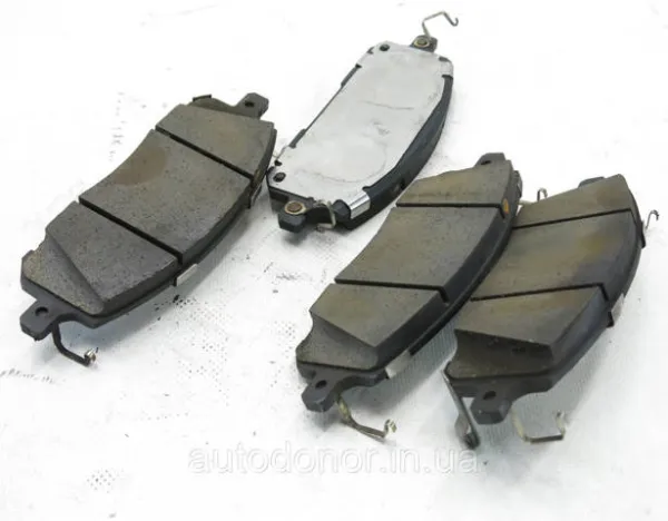 Klocki hamulcowe przednie tarczowe D1M605MT0A Nissan/Infiniti