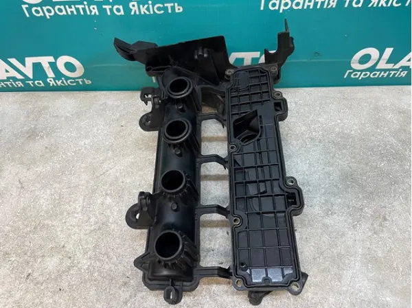 Pokrywa zaworowa Y40110220A Mazda
