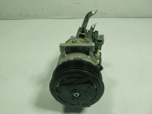 Sprężarka klimatyzacji 926004423R Renault (RVI)
