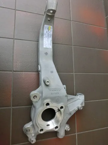 Czop (zwrotnica) przedni lewy 31476878 Volvo