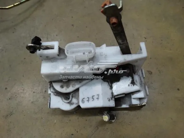 Zamek drzwi tylnych lewych Toyota Avensis I