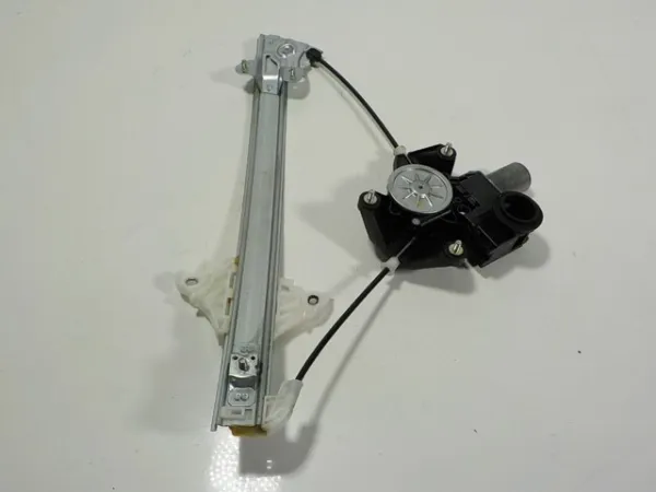 Mechanizm podnoszenia szyby drzwi przednich lewych Toyota Yaris CROSS