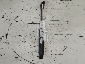 Amortyzator klapy bagażnika (3/5 drzwi-tylnych) 8731R7 PEUGEOT)