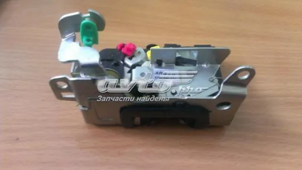 Zamek drzwi przednich lewych 6001550269 Renault (RVI)