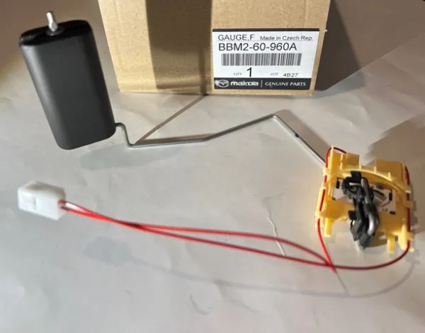 Czujnik poziomu paliwa w zbiorniku Mazda 3 BL