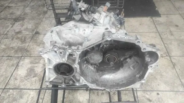Mechaniczna skrzynia biegów w komplecie Mitsubishi Outlander I