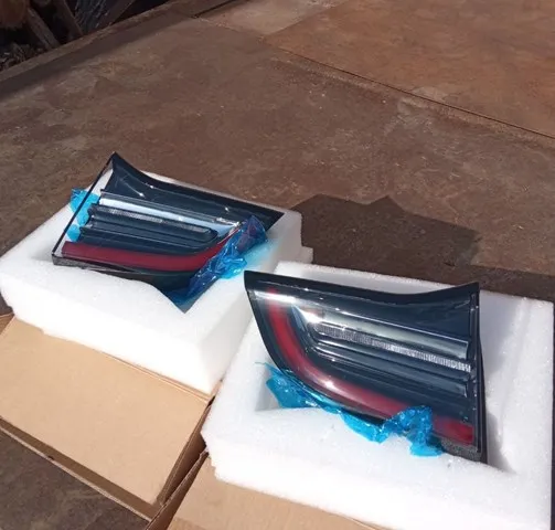 Lampa zespolona tylna prawa wewnętrzna 107740200G Tesla