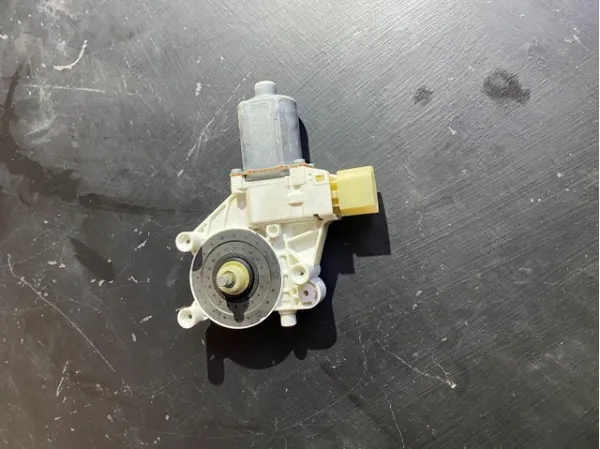  70460310 BMW