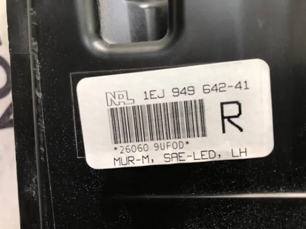 Reflektor lewy 260609UF0C Nissan/Infiniti