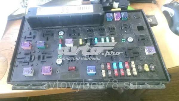 Skrzynka bezpieczników Opel Astra H