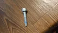 Śruba mocowania amortyzatora przedniego Ford Transit V347/8