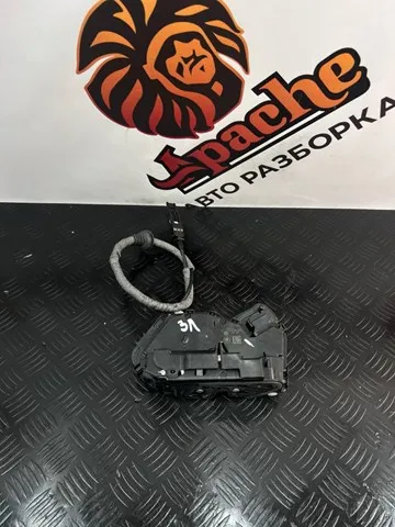 Zamek drzwi tylnych lewych Volkswagen Jetta VII