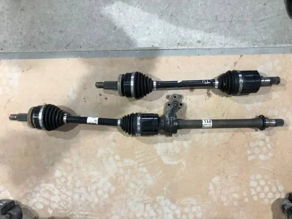 Półoś napędowa przednia prawa 49501D7030 Hyundai/Kia