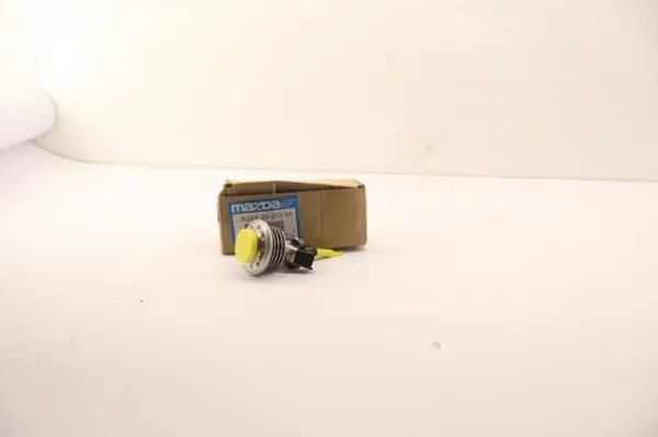 Zawór dozujący pompy AdBlue R2AX202F09A Mazda