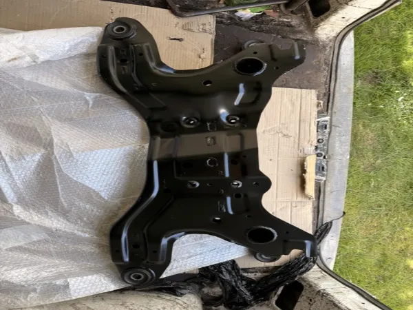 Korpus osi przedniej Mitsubishi Grandis NAW