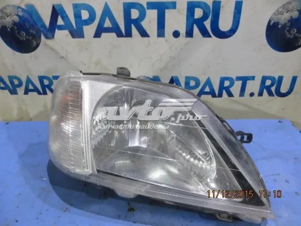 Reflektor prawy 8200211006 Renault (RVI)