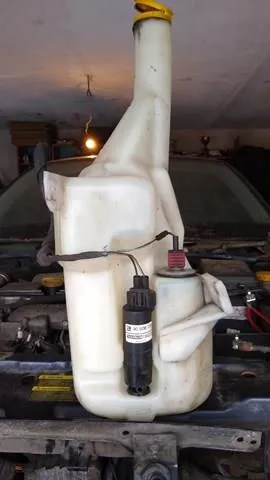 Zbiorniczek spryskiwacza szyb Saab 9-5 YS3E