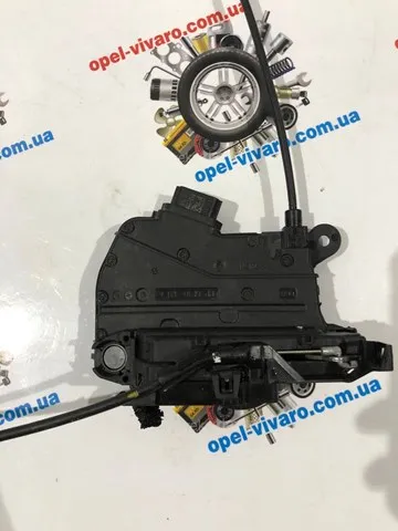 Zamek drzwi przednich prawych 93457081 Opel