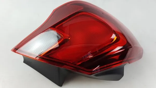 Lampa zespolona tylna lewa zewnętrzna 39090647 Opel