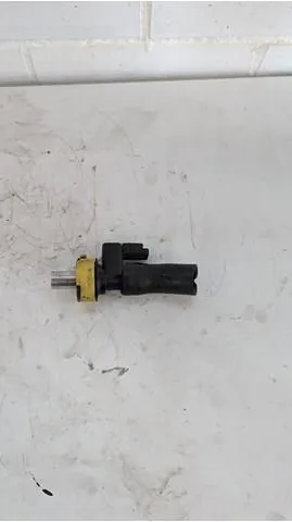 Króciec powietrza, dopływ gazów recyrkulacji 9811682480 Peugeot/Citroen