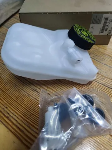 Zbiorniczek głównego cylindra hamulcowego (płynu hamulcowego) Citroen Berlingo M