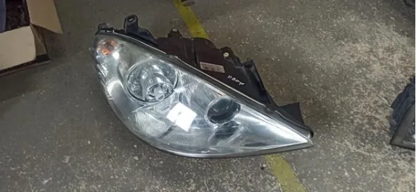 Reflektor prawy Peugeot 807 E