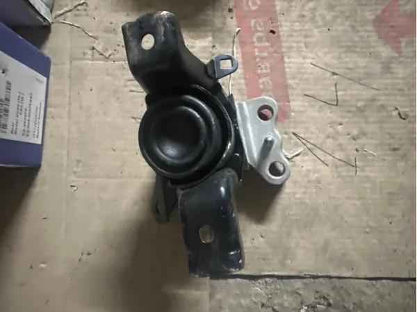 Poduszka (podpora) silnika prawa do Toyota Avensis III T27