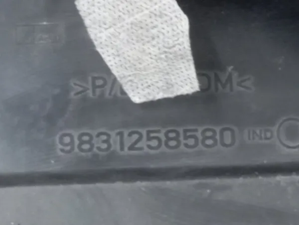 Nadkole błotnika przedniego lewe 9831258580 Peugeot/Citroen
