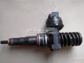 Wtryskiwacz paliwa Volkswagen Passat 3B3