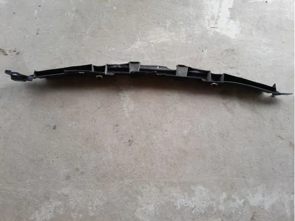 Wspornik zderzaka tylnego środkowy 9825842380 Peugeot/Citroen