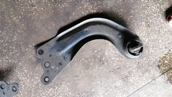 Wahacz (drążek) zawieszenia tylnego podłużny dolny prawy KA0G28200A Mazda