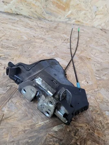 Zamek drzwi przednich prawych Lexus LX 570