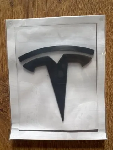 Emblemat na klapę bagaznika (znaczek firmowy) Tesla Model 3 5YJ3