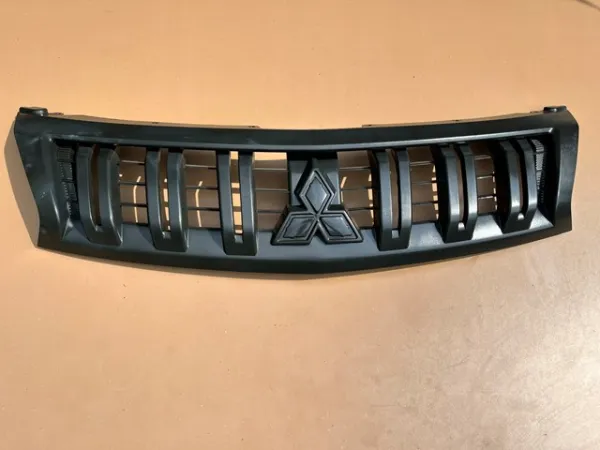 Atrapa chłodnicy 7450A885 Mitsubishi