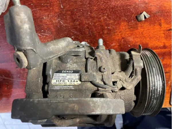 Sprężarka klimatyzacji 8832048090 Toyota
