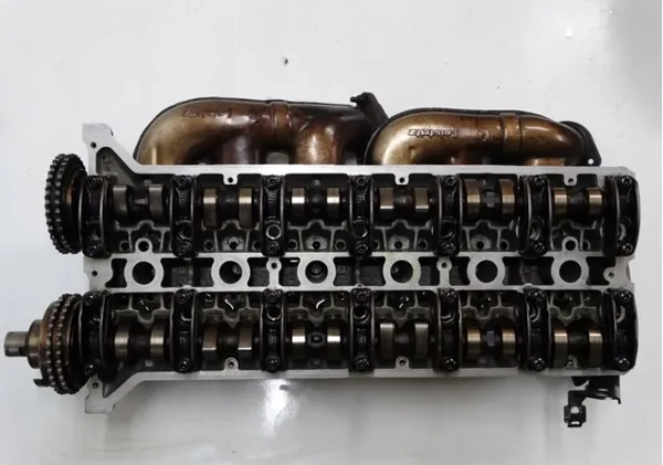Głowica cylindrów Mercedes E T124