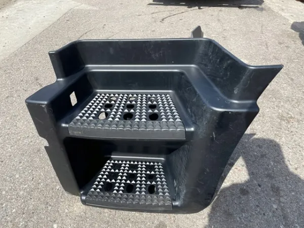 Podłoga bagażnika (wnęka koła zapasowego) 504067512 Iveco